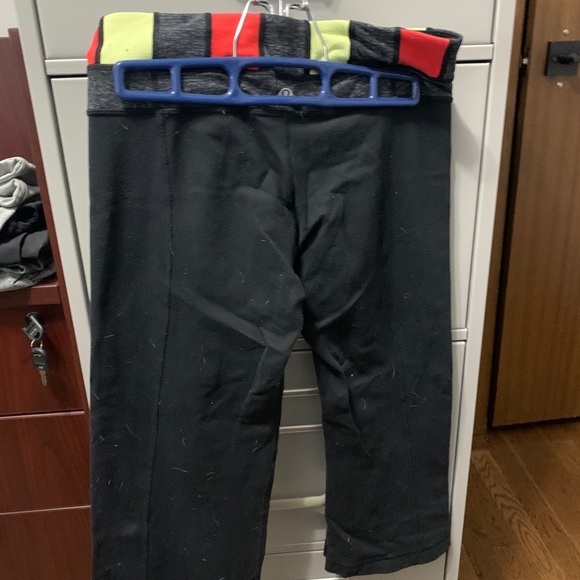 Black Lululemon Groove crops - Picture 2 of 3